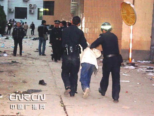 甘肅隴南處置群體事件刑拘30名不法分子(圖)