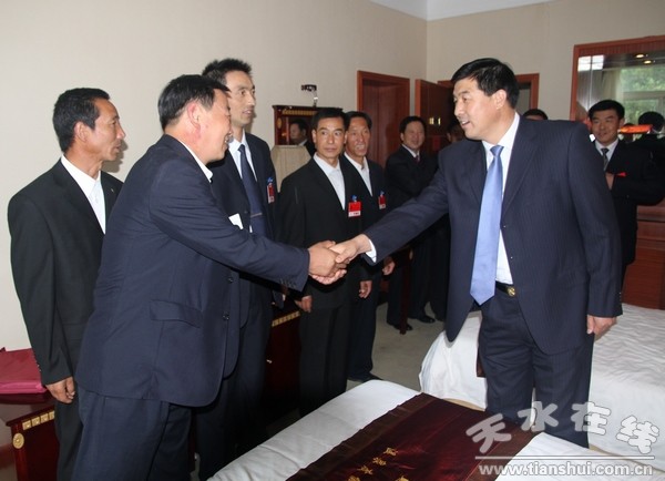 黨代會(huì)慰問(wèn) 14.jpg