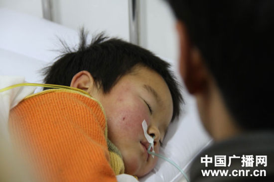 正在接受治療的孩子 圖片來源:中國廣播網(wǎng) 正在接受治療的孩子 圖片來源:中國廣播網(wǎng)