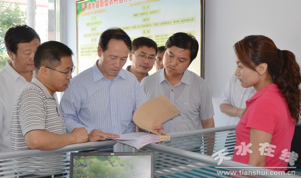 在縣合管辦查閱資料.jpg