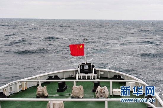 中國(guó)海監(jiān)船編隊(duì)在釣魚(yú)島海域遭遇8級(jí)大風(fēng)