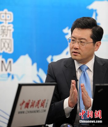 外交部發(fā)言人、新聞司司長(zhǎng)秦剛2月22日做客<a target='_blank' >中新網(wǎng)</a>,就“推進(jìn)公共外交,加強(qiáng)溝通理解”與網(wǎng)友進(jìn)行在線交流。