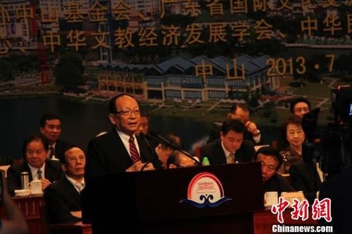 24日,中國國民黨副主席蔣孝嚴(yán)在出席第二屆海峽兩岸中山論壇時做主題演講 冒韙 攝