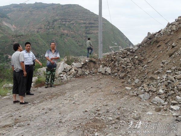 石佛鎮(zhèn)道路受災(zāi)2.JPG 石佛鎮(zhèn)道路受災(zāi)2.JPG