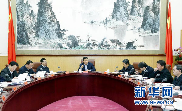 12月15日,中共中央政治局常委、中央黨的群眾路線教育實(shí)踐活動(dòng)領(lǐng)導(dǎo)小組組長劉云山在北京主持召開中央黨的群眾路線教育實(shí)踐活動(dòng)領(lǐng)導(dǎo)小組第六次會(huì)議。新華社記者鞠鵬攝