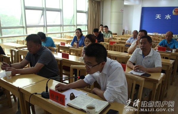 10個(gè)部門代表對重大隱患單位整改發(fā)表意見.JPG 10個(gè)部門代表對重大隱患單位整改發(fā)表意見.JPG