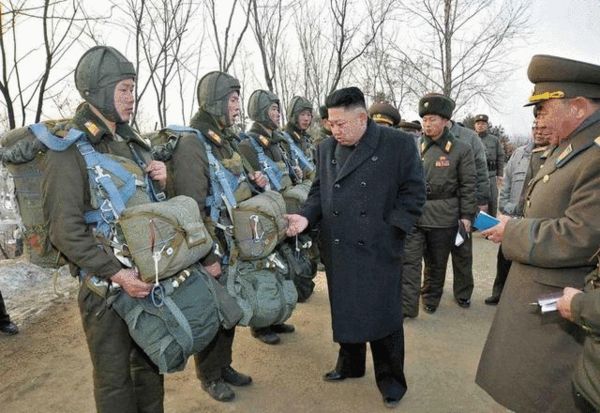 資料圖:金正恩頻繁視察部隊。