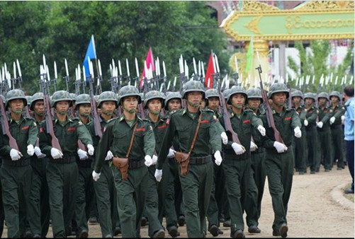 資料圖:緬甸陸軍肩扛中國63式半自動步。