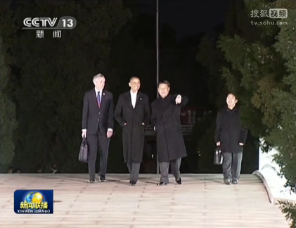 習近平夫婦與APEC領導人拍全家福(圖)