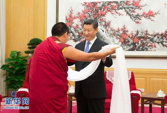 習(xí)近平接受班禪額爾德尼·確吉杰布拜見