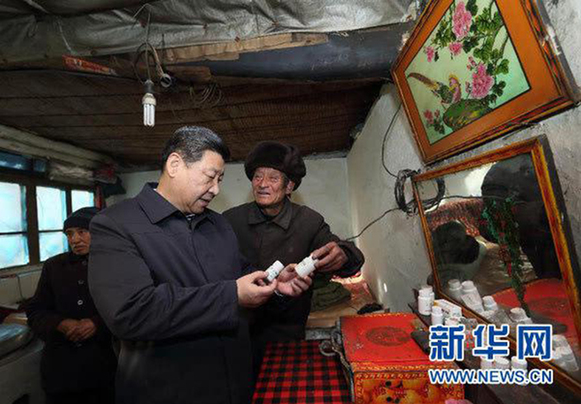 2012年12月29日至30日,習(xí)近平在河北省阜平縣看望慰問困難群眾,考察扶貧工作。新華社記者 蘭紅光 攝 2012年12月29日至30日,習(xí)近平在河北省阜平縣看望慰問困難群眾,考察扶貧工作。新華社記者 蘭紅光 攝