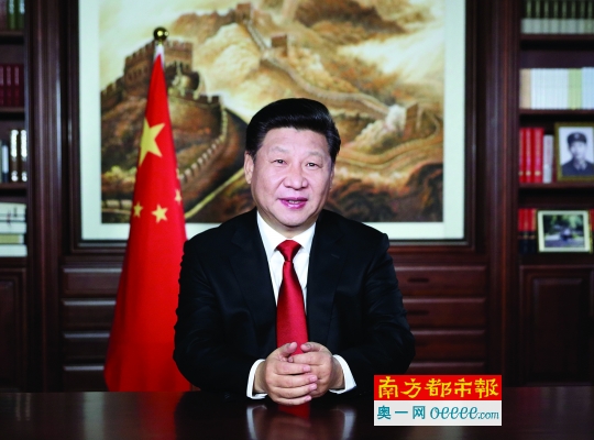 2015年12月31日,國(guó)家主席習(xí)近平通過(guò)中國(guó)國(guó)際廣播電臺(tái)、中央人民廣播電臺(tái)、中央電視臺(tái)發(fā)表二〇一六年新年賀詞。 新華社發(fā)