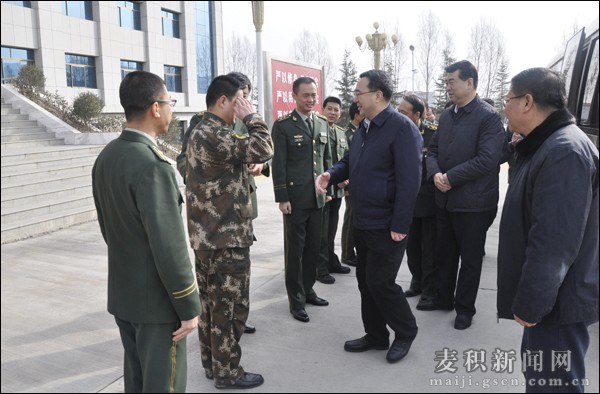 6、在武警天水市支隊(duì)慰問.jpg 6、在武警天水市支隊(duì)慰問.jpg