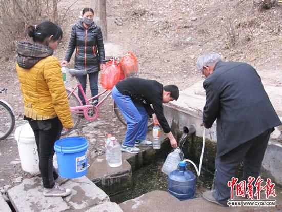 甘肅洮河邊縣城缺水 理發(fā)店無水洗發(fā)提前關(guān)門