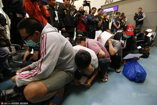 臺灣“搶回”20名電話詐騙犯 一下飛機就全放了