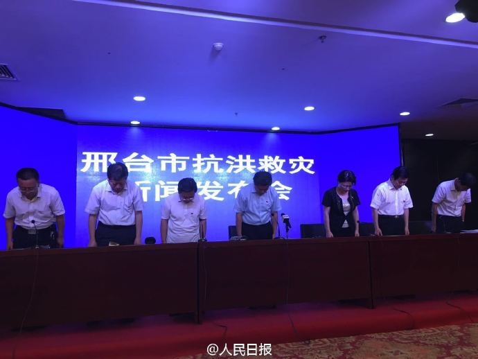 董曉宇表示,邢臺(tái)市對(duì)這次短時(shí)、強(qiáng)降雨,強(qiáng)度之大、來勢(shì)之猛,預(yù)判不足;由于多年來未發(fā)生大的洪災(zāi),各級(jí)干部抗大洪、搶大險(xiǎn)、救大災(zāi)的應(yīng)急能力不足;災(zāi)情統(tǒng)計(jì)、核實(shí)、上報(bào)不及時(shí)、不準(zhǔn)確。