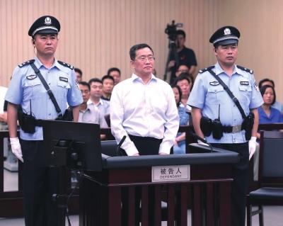 鋒銳律所主任周世鋒獲刑7年 當(dāng)庭向下屬道歉