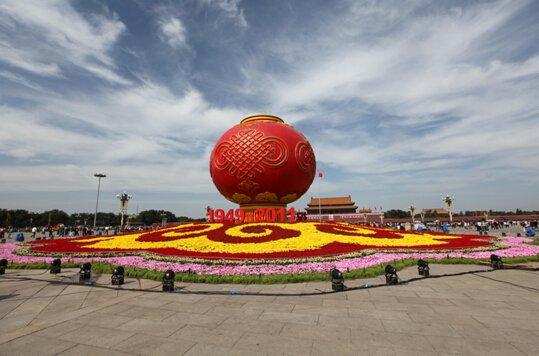 天安門(mén)廣場(chǎng)的國(guó)慶花壇 十年來(lái)都有過(guò)什么變化?