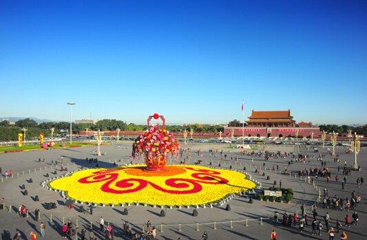天安門(mén)廣場(chǎng)的國(guó)慶花壇 十年來(lái)都有過(guò)什么變化?