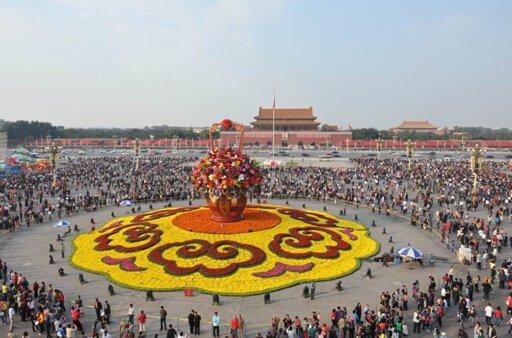 天安門(mén)廣場(chǎng)的國(guó)慶花壇 十年來(lái)都有過(guò)什么變化?