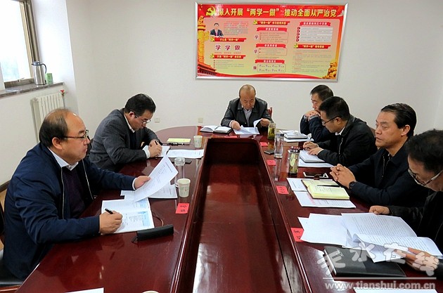 宮輝市長調(diào)研商務(wù)局.jpg