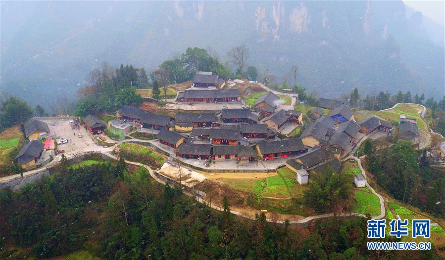 (新華全媒頭條·十九大特別報道·圖文互動)(5)奮力譜寫社會主義現代化新征程的壯麗篇章——從十九大報告看新時代中國特色社會主義發(fā)展戰(zhàn)略安排