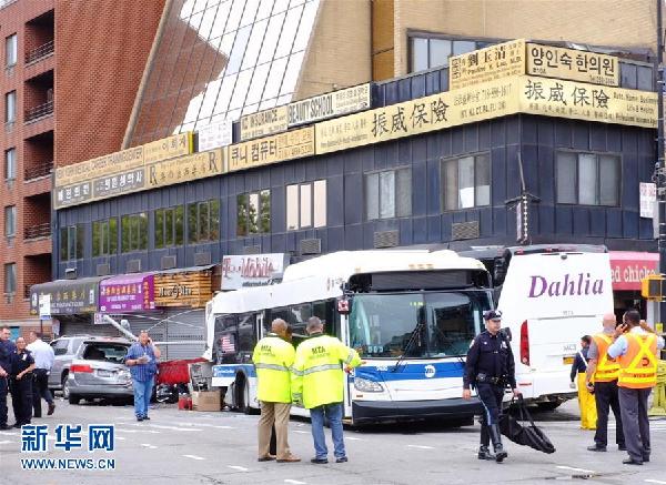 (國(guó)際)(1)美國(guó)紐約發(fā)生客車相撞事故3人死亡