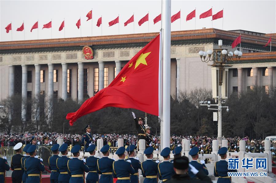 (社會)(1)人民解放軍首次執(zhí)行天安門廣場升國旗任務(wù)