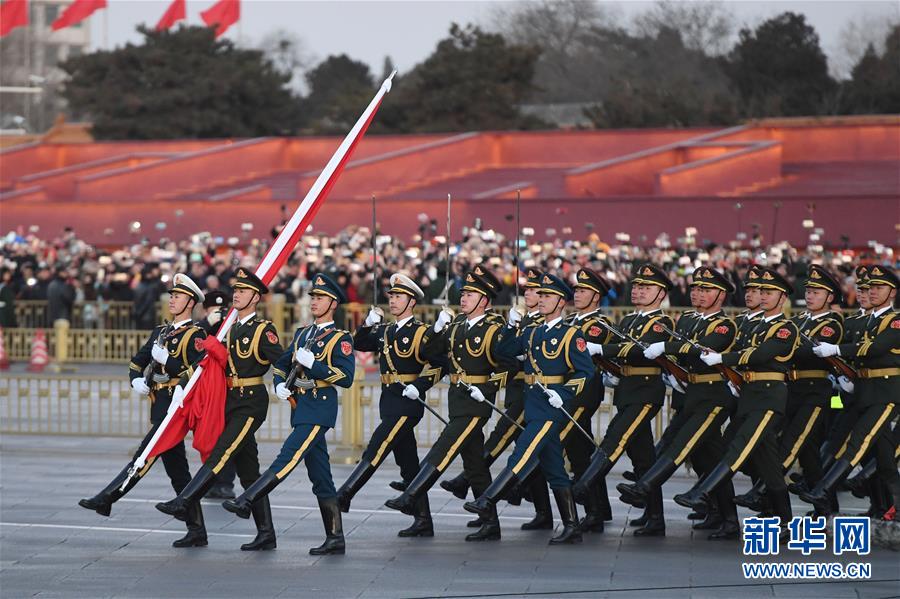 (社會)(2)人民解放軍首次執(zhí)行天安門廣場升國旗任務(wù)