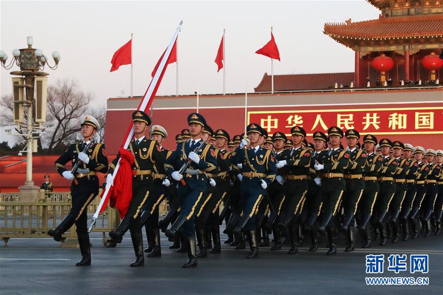 (社會)(3)人民解放軍首次執(zhí)行天安門廣場升國旗任務(wù)