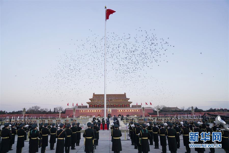 (社會)(6)人民解放軍首次執(zhí)行天安門廣場升國旗任務(wù)