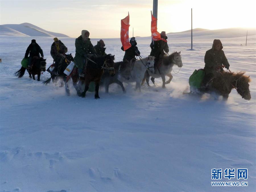 (新華全媒頭條·圖文互動(dòng))(3)風(fēng)雪中傳遞溫暖的力量——記青海干部群眾抗擊玉樹(shù)雪災(zāi)
