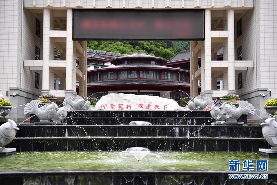 (新華視點·圖文互動)(3)學(xué)校建漂亮點本無錯,為何這所“豪華中學(xué)”讓人困惑?