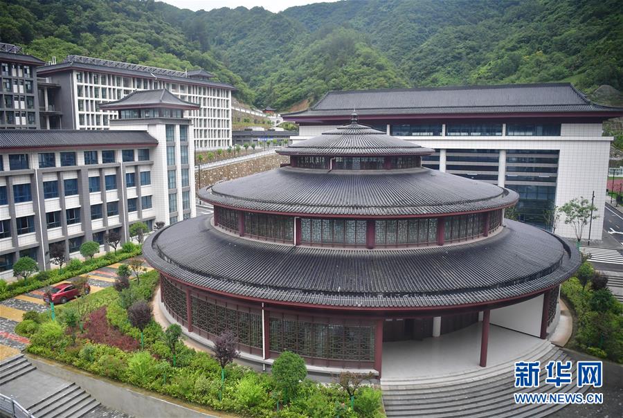 (新華視點·圖文互動)(4)學(xué)校建漂亮點本無錯,為何這所“豪華中學(xué)”讓人困惑?